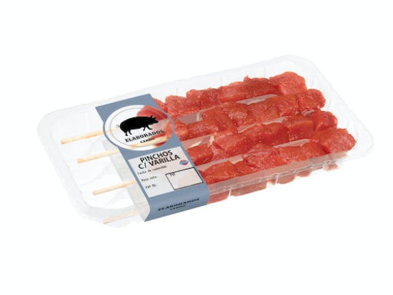 Pimientos asados con pinchos de cerdo y 1 vasito de arroz en el microondas.